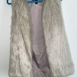 A nice fur vest for fall/winter